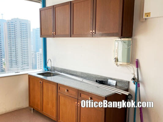 Office Space for Rent with Partly Furnished Size 128 Sqm Close to BTS Asoke Station and MRT Sukhumvit Station