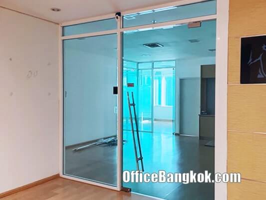 Office Space for Rent with Partly Furnished Size 128 Sqm Close to BTS Asoke Station and MRT Sukhumvit Station