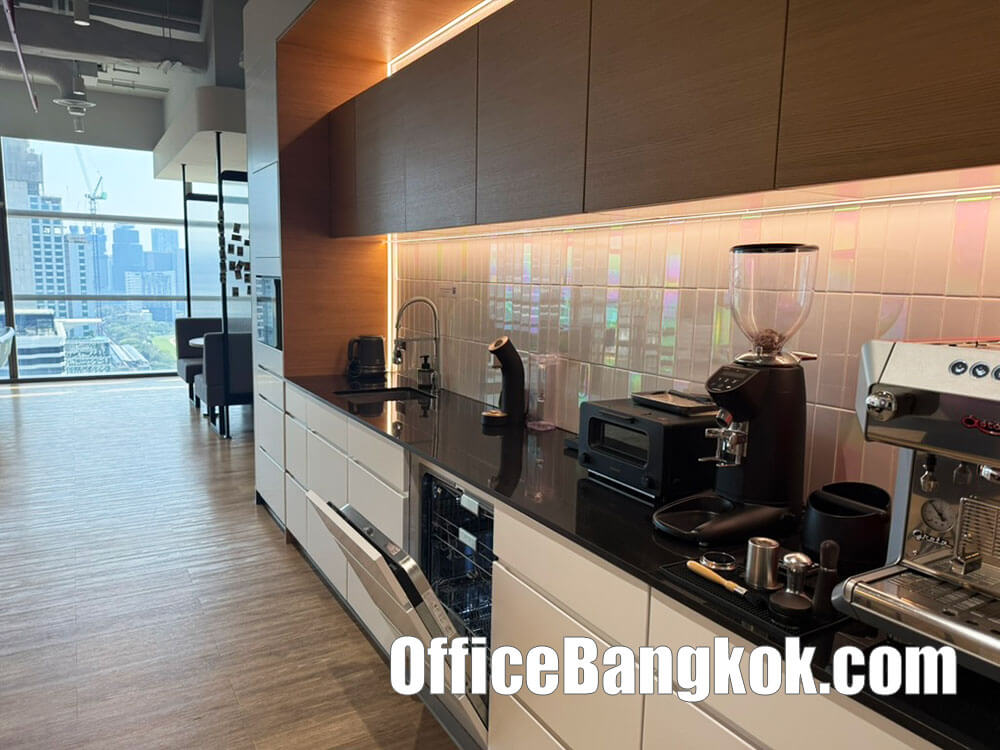 เช่าสำนักงานตกแต่งพร้อมเฟอร์นิเจอร์ พื้นที่ 280 ตรม ค่าเช่า 410,000 บาท/เดือน ติดรถไฟฟ้า BTS สถานีชิดลม