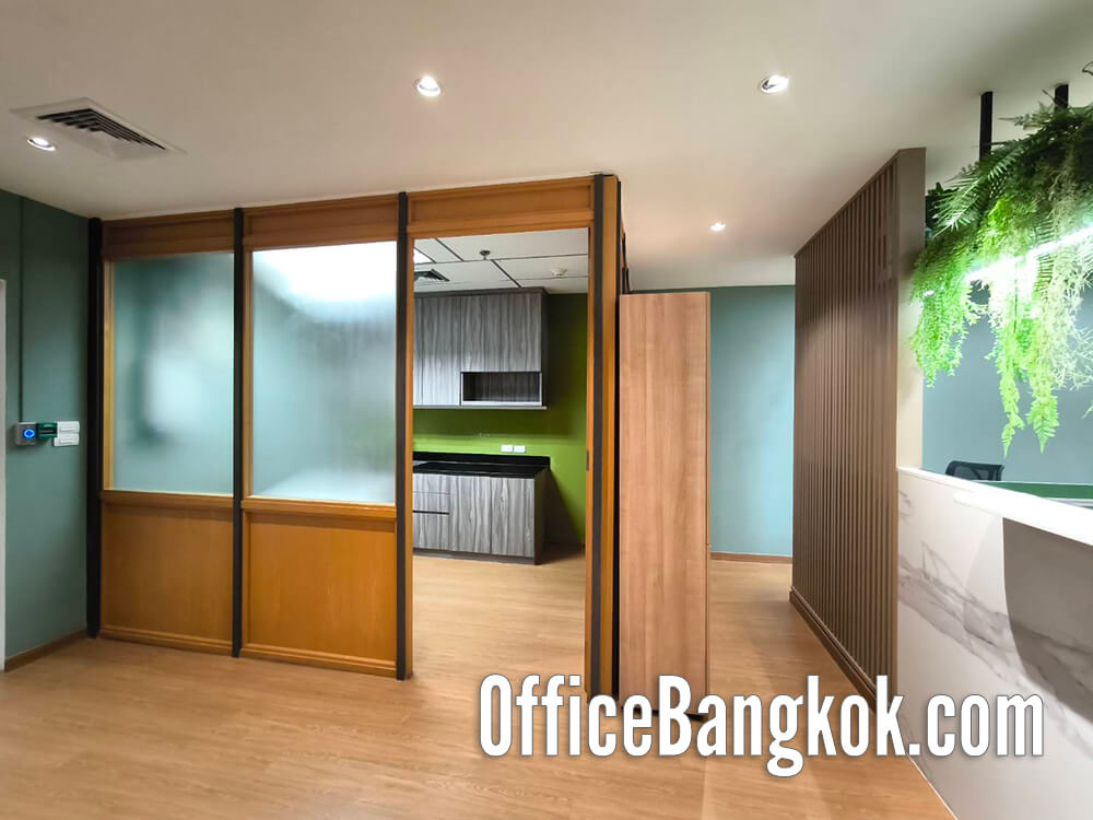 Fully-furnished, fitted office for rent (26 pax) in prime Chidlom area, Bangkok. 195 sqm workspace ready for immediate occupancy near BTS station. Rent starts at 212,000 THB/month. 