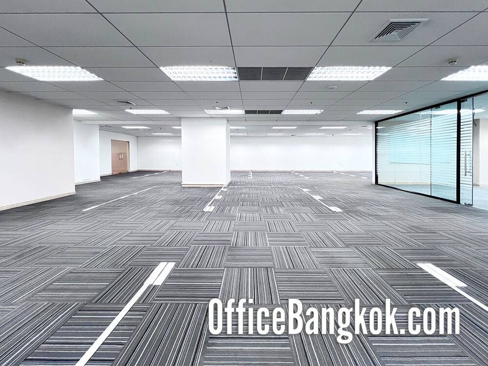 Office Space for Rent near BTS Chidlom - 298 Sqm Prime CBD Location 