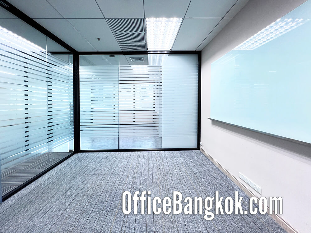 Office Space for Rent near BTS Chidlom - 298 Sqm Prime CBD Location 