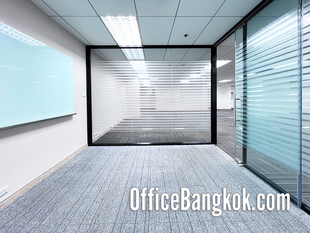 Office Space for Rent near BTS Chidlom - 298 Sqm Prime CBD Location 