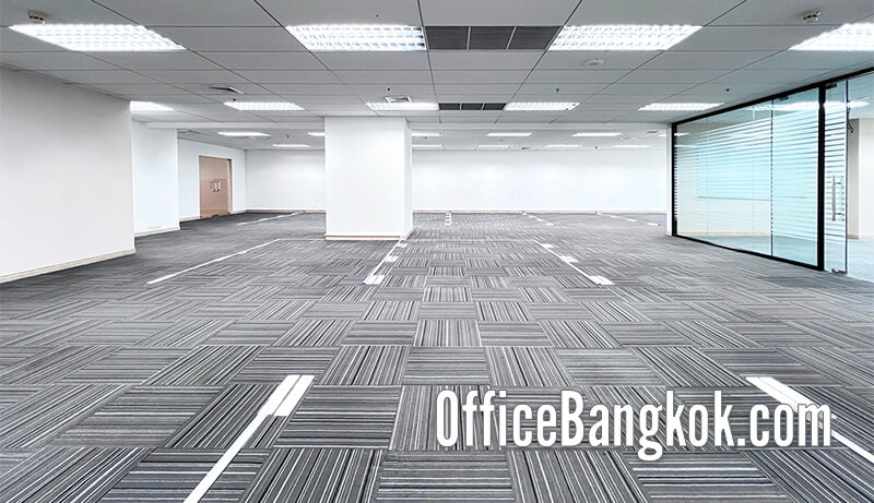 Office Space for Rent near BTS Chidlom - 298 Sqm Prime CBD Location 