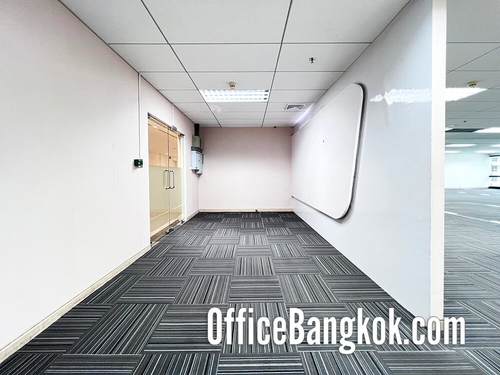 Office Space for Rent near BTS Chidlom - 298 Sqm Prime CBD Location 