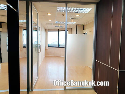 Office For Rent With Partly Furnished Close To Chidlom BTS Station Space 133 Sqm