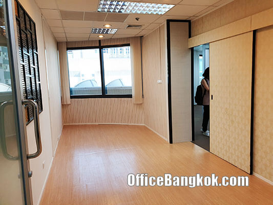 Office For Rent With Partly Furnished Close To Chidlom BTS Station Space 133 Sqm