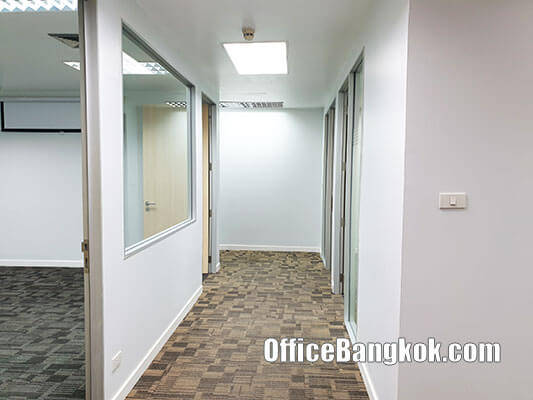 Office for Rent with Partly Furnished Space 110 Sqm Close to Chidlom BTS Station