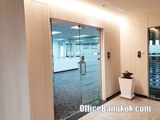 Office For Rent With Partly Furnished Space 124 Sqm Close To Chidlom BTS Station