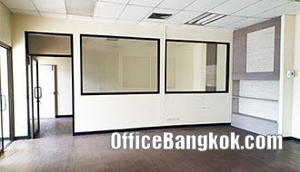 Rent Office with Partly Furnished 122 Sqm Close to Chidlom BTS Station