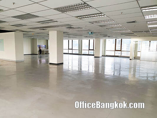 Rent Office with Partly Fitted Space 650 Sqm Close to Siam BTS Station