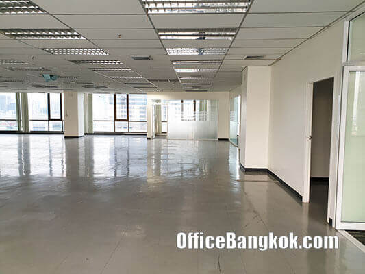 Rent Office with Partly Fitted Space 650 Sqm Close to Siam BTS Station