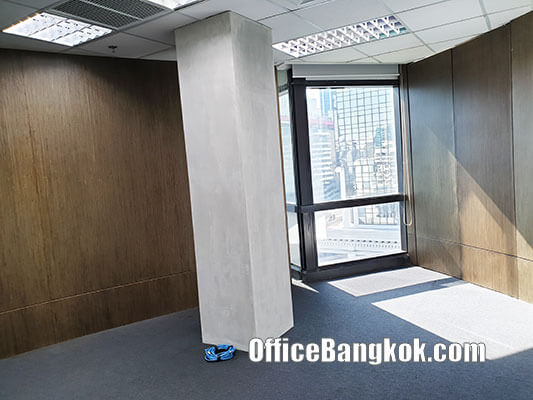 Rent Office With Partly Furnished Space 100 Sqm on Chidlom Close to Chidlom BTS Station