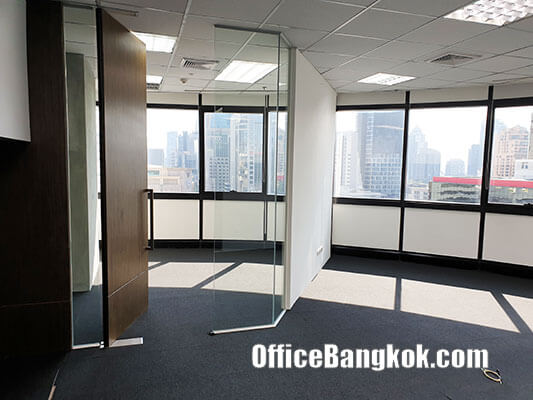 Rent Office With Partly Furnished Space 100 Sqm on Chidlom Close to Chidlom BTS Station