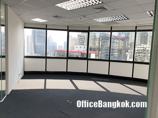 Rent Office With Partly Furnished Space 100 Sqm on Chidlom Close to Chidlom BTS Station