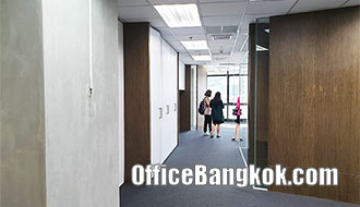 Rent Office With Partly Furnished Space 100 Sqm on Chidlom Close to Chidlom BTS Station