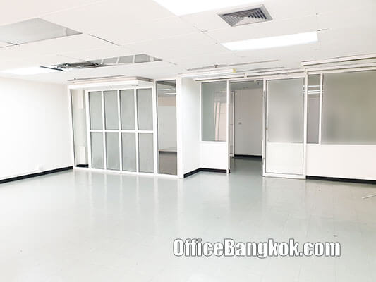 Office Space with Partly Furnished 120 Sqm Close to Chidlom BTS Station