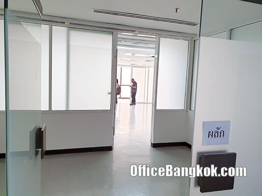 Office Space with Partly Furnished 120 Sqm Close to Chidlom BTS Station