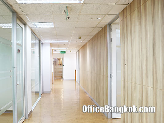 Rent Office With Partly Furnished 280 Sqm Close To Chidlom BTS Station