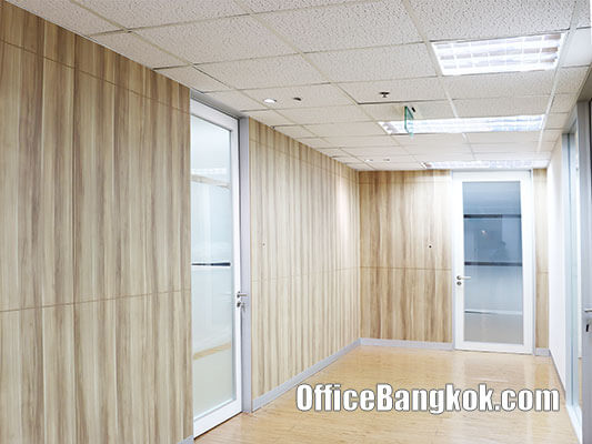 Rent Office With Partly Furnished 280 Sqm Close To Chidlom BTS Station