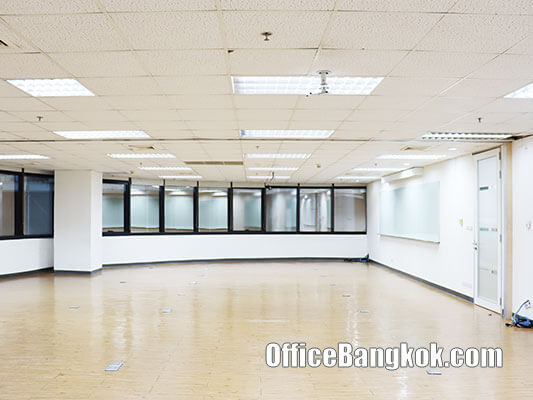 Rent Office With Partly Furnished 280 Sqm Close To Chidlom BTS Station