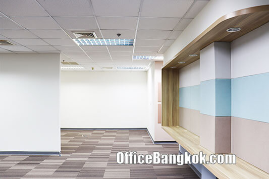 Rent Office Space With Partly Furnished 650 Sqm Close To BTS Chidlom Station