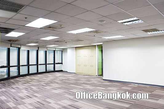 Rent Office Space With Partly Furnished 650 Sqm Close To BTS Chidlom Station