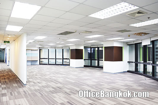 Rent Office Space With Partly Furnished 650 Sqm Close To BTS Chidlom Station