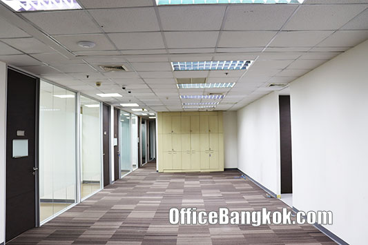 Rent Office Space With Partly Furnished 650 Sqm Close To BTS Chidlom Station