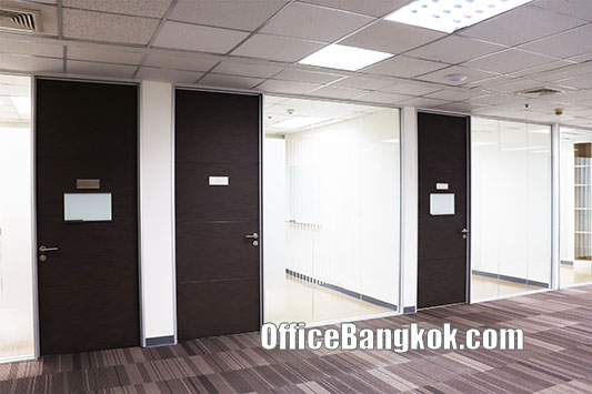 Rent Office Space With Partly Furnished 650 Sqm Close To BTS Chidlom Station