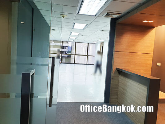 Rent Office with Partly Furnished Space 232 Sqm on New Petchburi Road