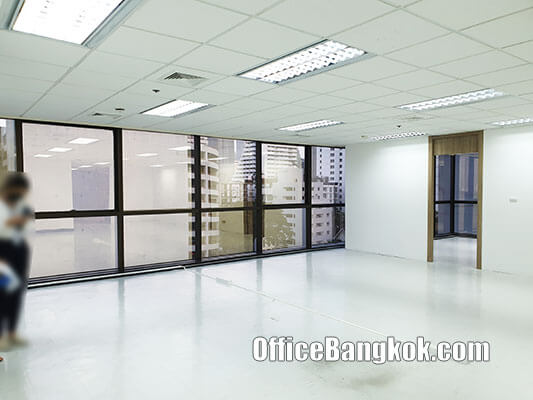 Rent Office with Partly Furnished Space 232 Sqm on New Petchburi Road