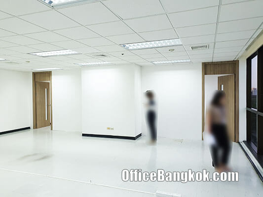 Rent Office with Partly Furnished Space 232 Sqm on New Petchburi Road