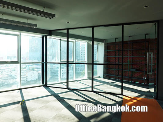 Rent Office With Partly Furnished Space 261 Sqm On Pratunam Area