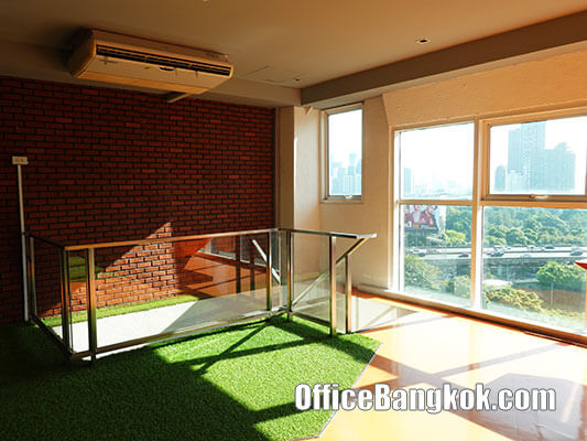 Rent Office With Partly Furnished Space 261 Sqm On Pratunam Area