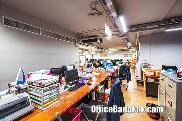 Office Space For Rent With Partly Furnished 340 Sqm Close To Sanam Pao BTS Station