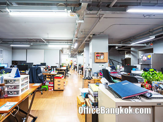 Office Space For Rent With Partly Furnished 340 Sqm Close To Sanam Pao BTS Station