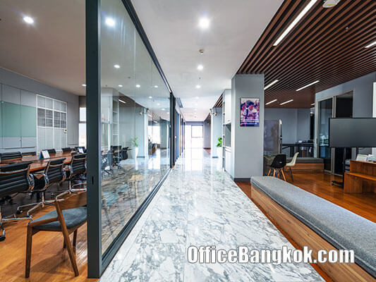 Office For Rent With Partly Furnished 310 Sqm Close To Sanam Pao BTS Station