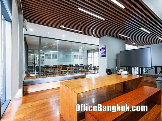 Office For Rent With Partly Furnished 310 Sqm Close To Sanam Pao BTS Station