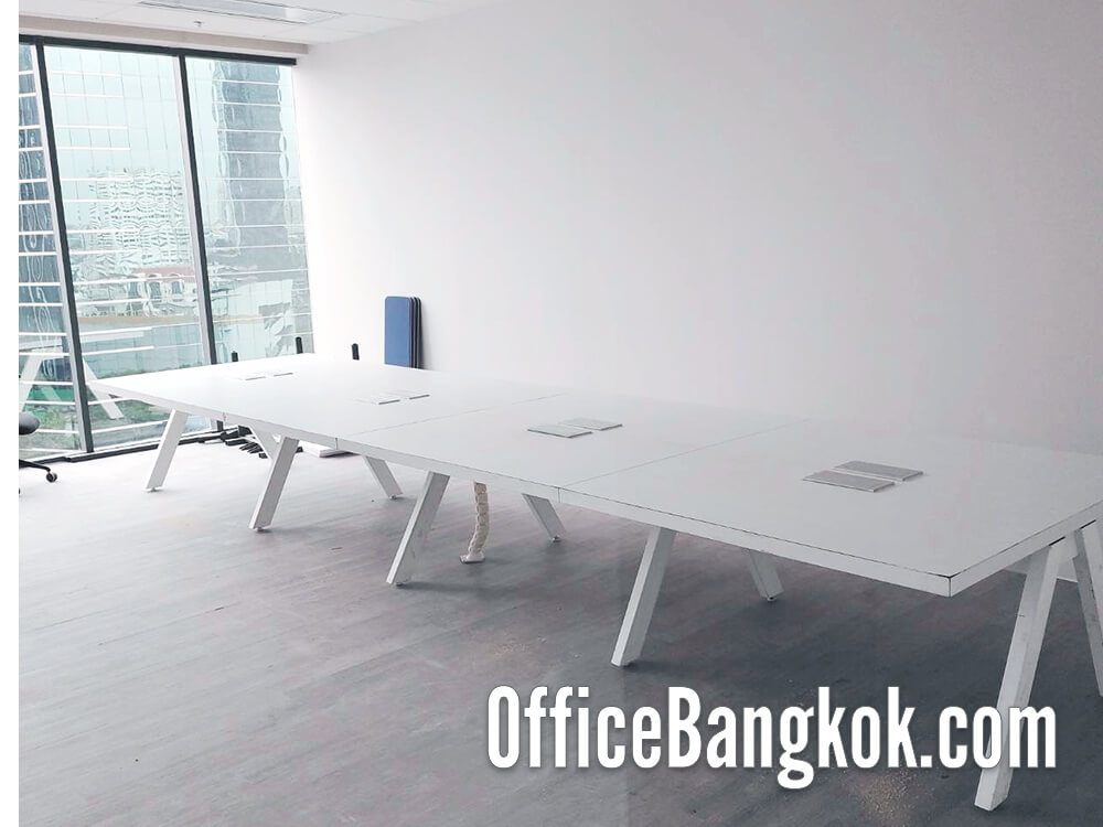 Fully furnished office space for rent, 94 sqm, prime location on Phahonyothin Road, directly next to BTS Phahon Yothin 24 Station. Modern building, ready-to-move-in. 90,000 THB/Month.