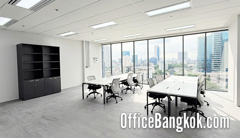Fully furnished office space for rent, 94 sqm, prime location on Phahonyothin Road, directly next to BTS Phahon Yothin 24 Station. Modern building, ready-to-move-in. 90,000 THB/Month.