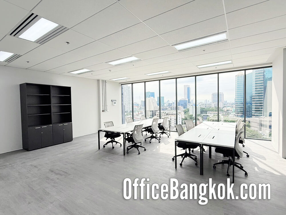 Fully furnished office space for rent, 94 sqm, prime location on Phahonyothin Road, directly next to BTS Phahon Yothin 24 Station. Modern building, ready-to-move-in. 90,000 THB/Month.