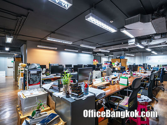 Rent Office Space With Partly Furnished 330 Sqm On Phahonyothin CLose to Sanam Pao BTS Station 