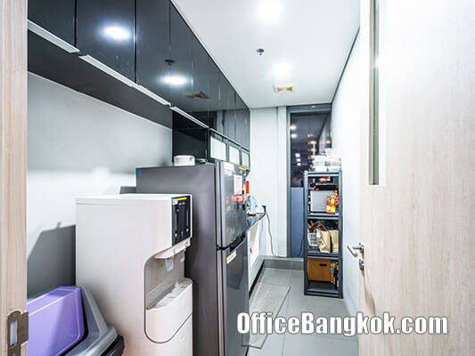 Rent Office Space With Partly Furnished 330 Sqm On Phahonyothin CLose to Sanam Pao BTS Station 