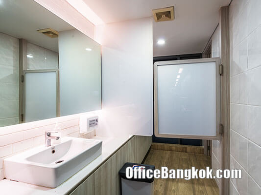Rent Office Space With Partly Furnished 330 Sqm On Phahonyothin CLose to Sanam Pao BTS Station 