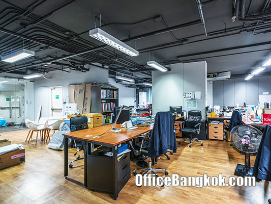 Rent Office Space With Partly Furnished 330 Sqm On Phahonyothin CLose to Sanam Pao BTS Station 