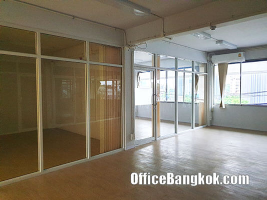 Rent Office with Partly Furnished 100 Sqm close to Phahonyothin 24 BTS Station