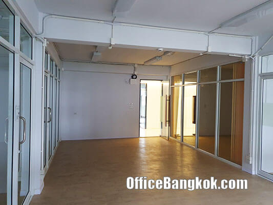 Rent Office with Partly Furnished 100 Sqm close to Phahonyothin 24 BTS Station