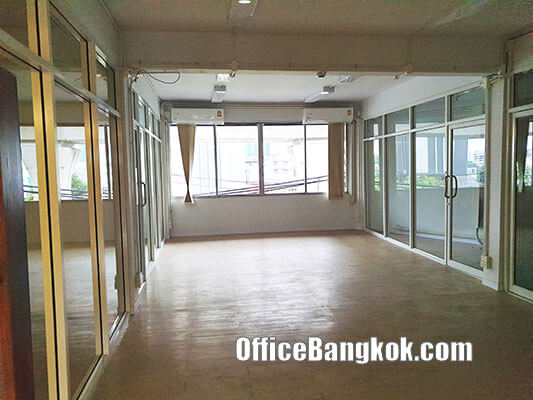 Rent Office with Partly Furnished 100 Sqm close to Phahonyothin 24 BTS Station