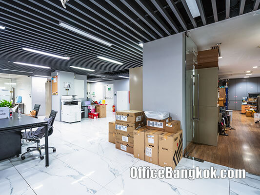 Rent Office Space With Partly Furnished 320 Sqm Close To Sanam Pao BTS Station